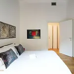 Garibaldi Center Apartment